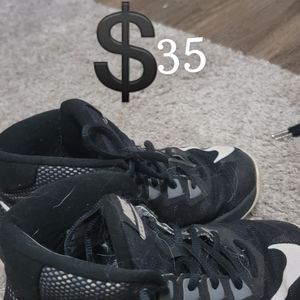 Black Nike Air force diversions